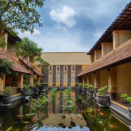 Lotus Garden Hotel Kediri  Extérieur photo