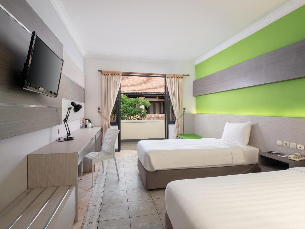Lotus Garden Hotel Kediri  Extérieur photo