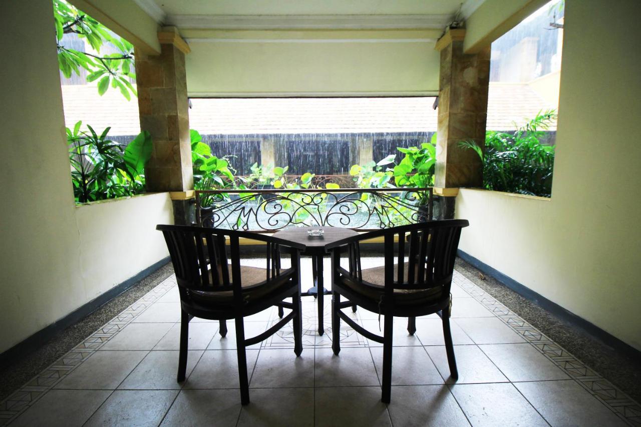 Lotus Garden Hotel Kediri  Extérieur photo