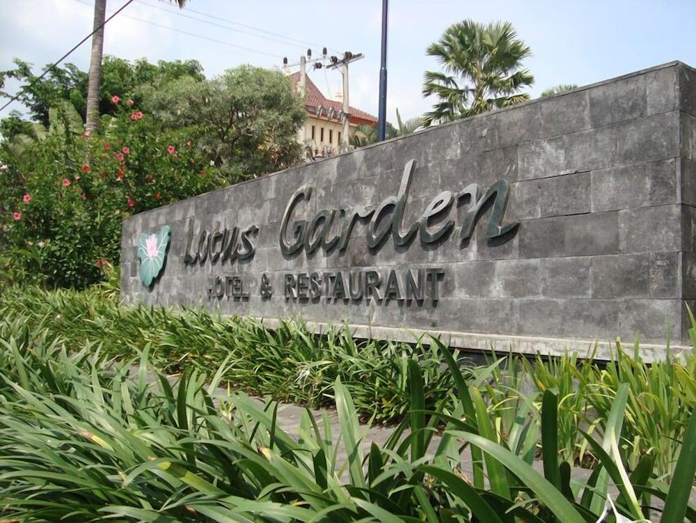 Lotus Garden Hotel Kediri  Extérieur photo