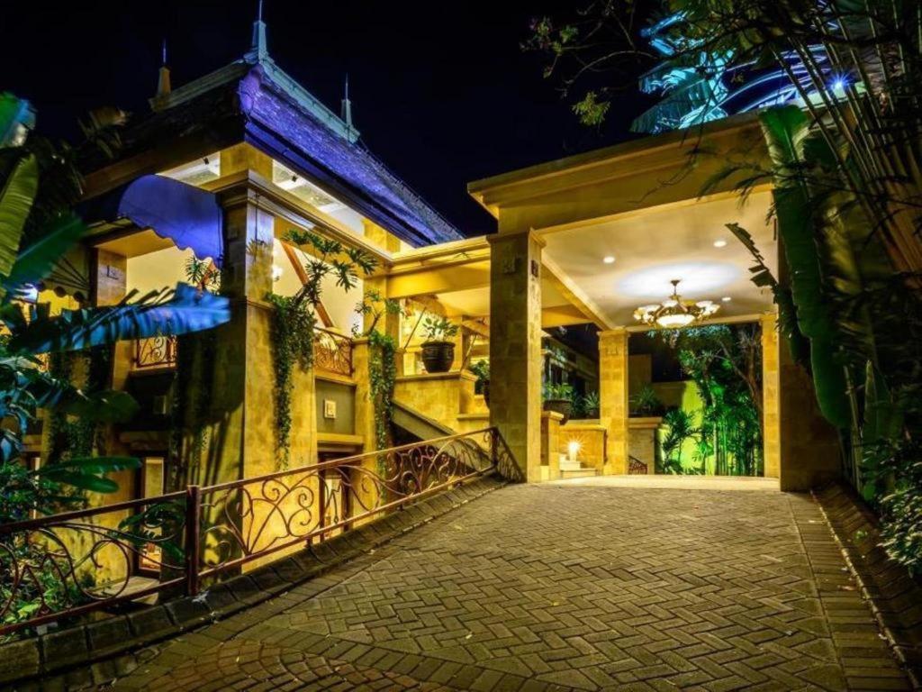 Lotus Garden Hotel Kediri  Extérieur photo