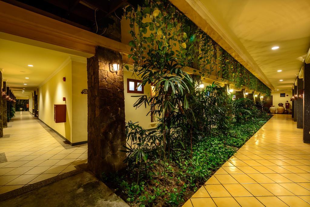 Lotus Garden Hotel Kediri  Extérieur photo