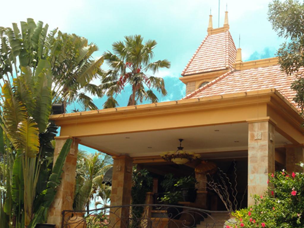Lotus Garden Hotel Kediri  Extérieur photo