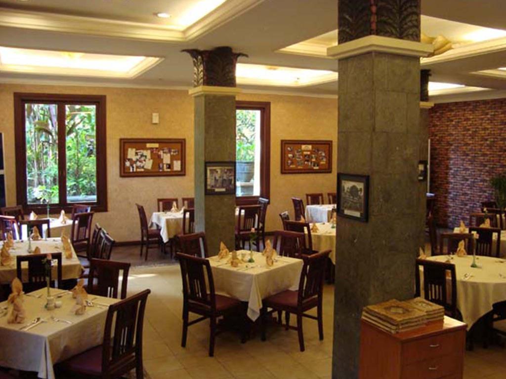 Lotus Garden Hotel Kediri  Extérieur photo