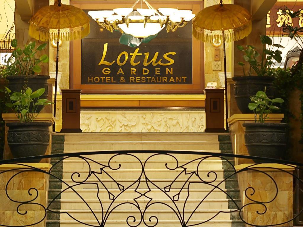 Lotus Garden Hotel Kediri  Extérieur photo
