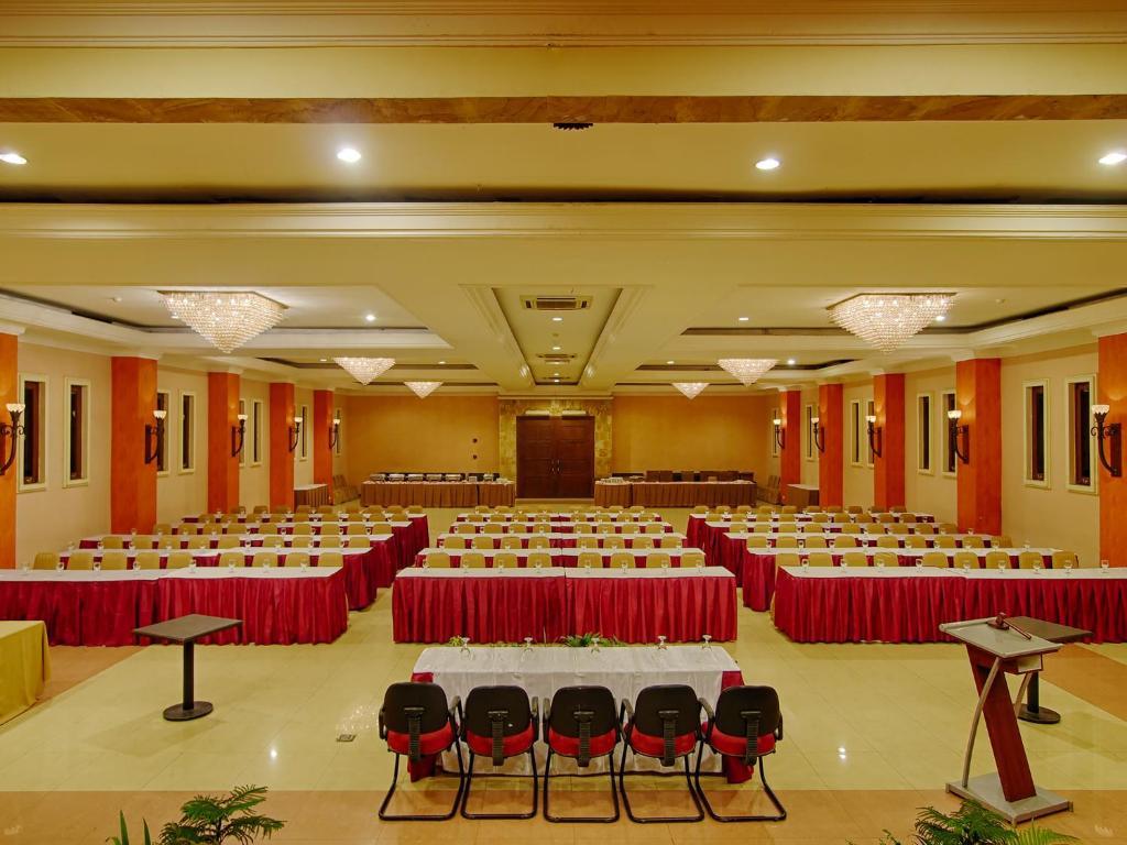 Lotus Garden Hotel Kediri  Extérieur photo