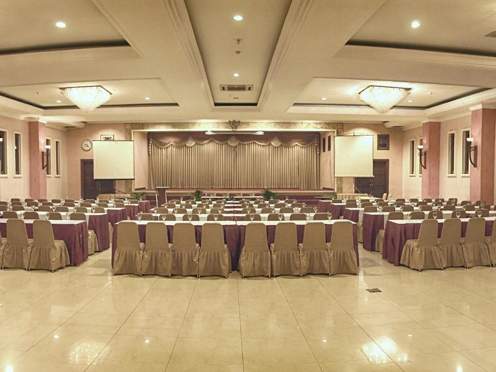 Lotus Garden Hotel Kediri  Extérieur photo