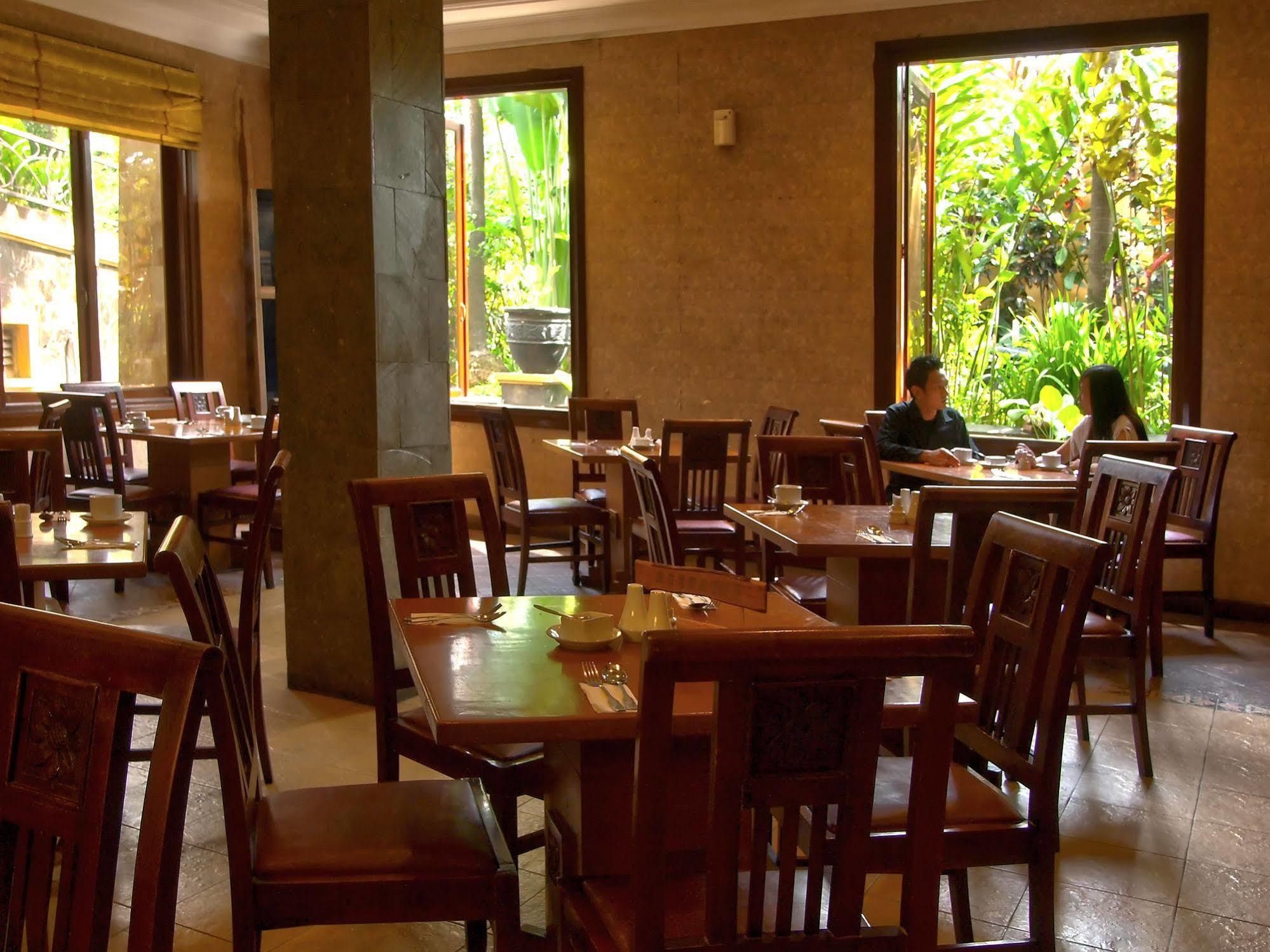 Lotus Garden Hotel Kediri  Extérieur photo