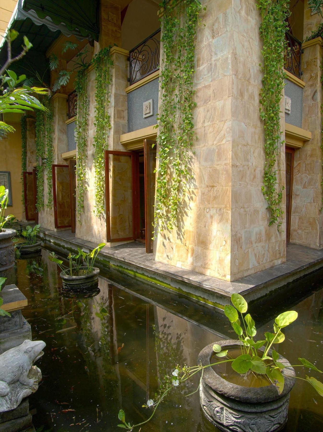 Lotus Garden Hotel Kediri  Extérieur photo
