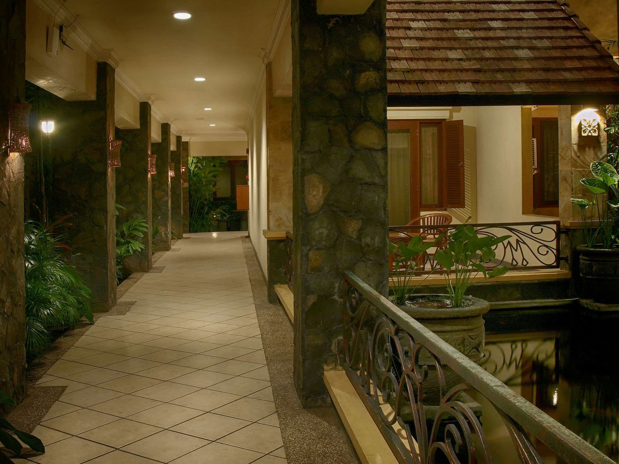 Lotus Garden Hotel Kediri  Extérieur photo
