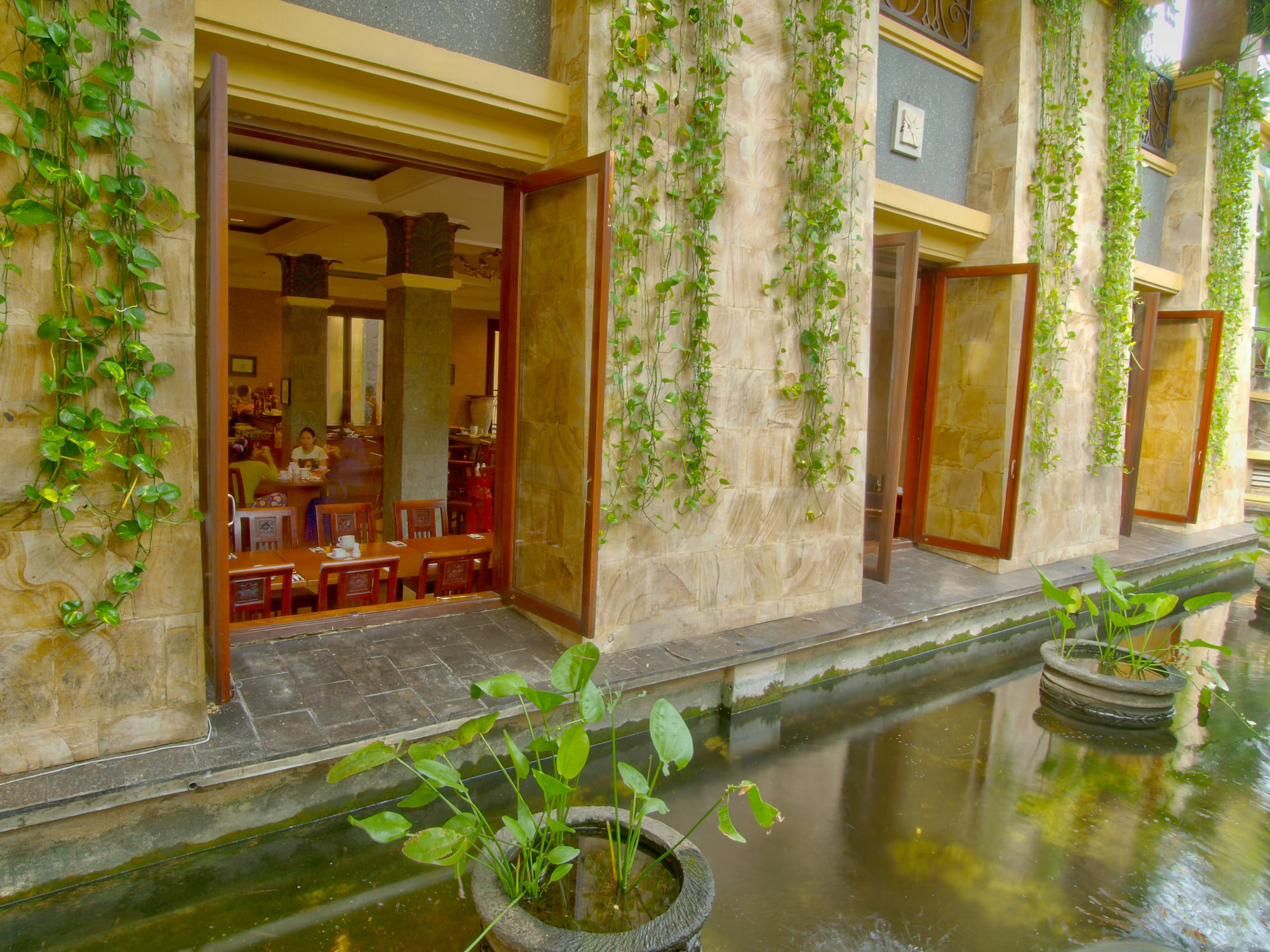 Lotus Garden Hotel Kediri  Extérieur photo